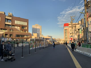 下北沢駅から東北沢駅に続く場所