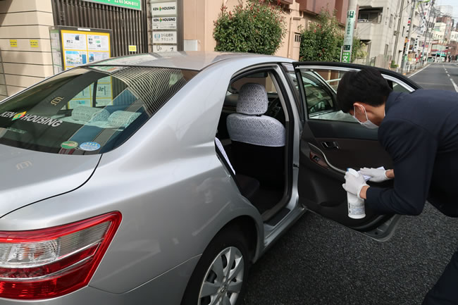 お客さまとご一緒する社用車の除菌