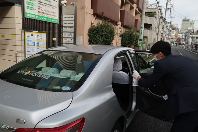 お客さまとご一緒する社用車の除菌